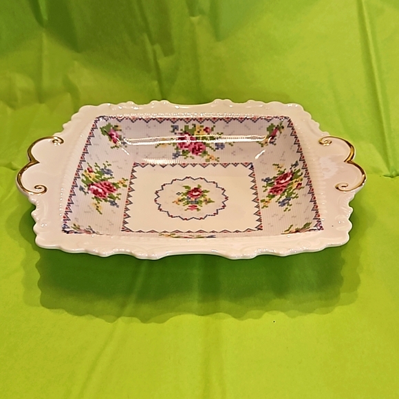 Gorgeous "Petit Point" bon bon dish by Royal Albert. - Picture 2 of 6